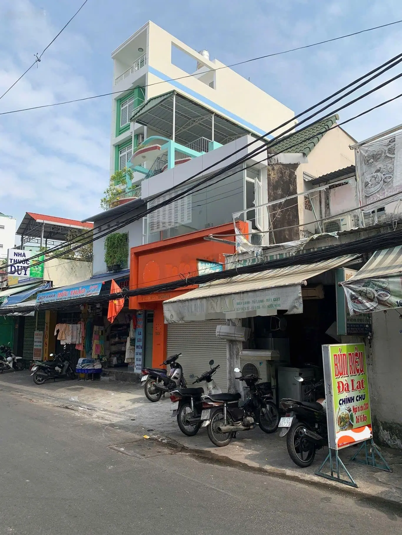 Xóm Chiếu, Quận 4. Mặt tiền đường KD. Đ 12m. 105m2. Nở hậu, 2 tầng. Hoan cong chuẩn. Chỉ còn 14.5tỷ