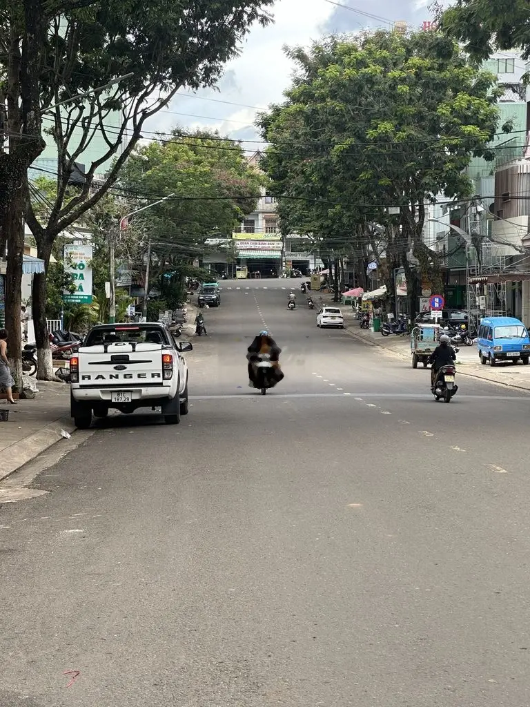 Cần bán nhà mặt tiền Hoàng Văn Thụ, trung tâm TP. Pleiku, Gia Lai