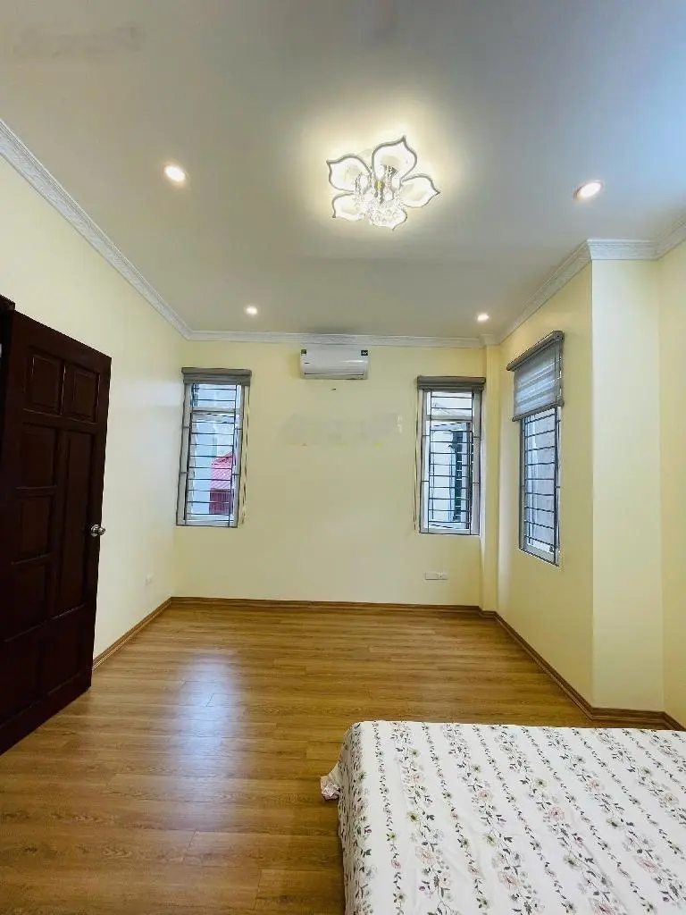 10 tỷ - 30m2, 5 tầng nhà phố Hàng Bài, Hoàn Kiếm, Lô góc, ngõ ba gác, trước nhà có sân rộng. Hiếm.