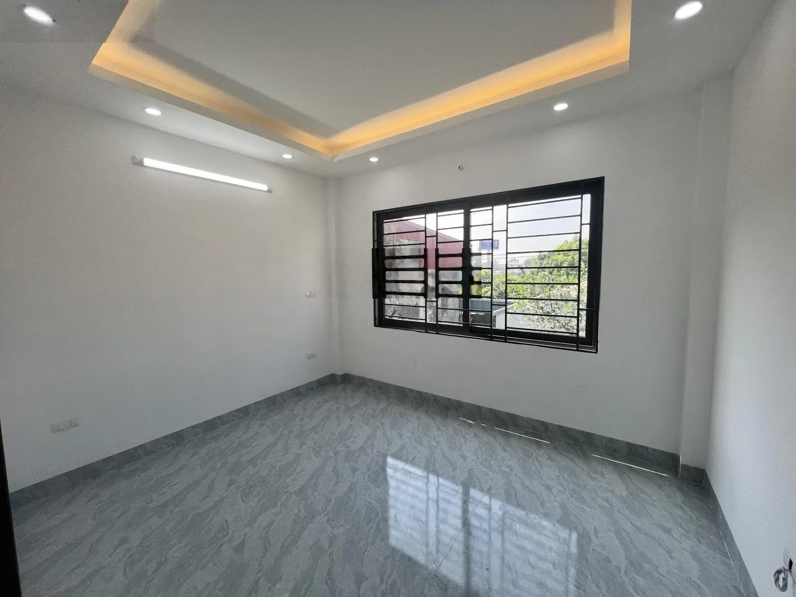 Bán nhà Liên Ninh, Thanh Trì, HN 41m x 4 tầng, 4 ngủ, 10m ngõ ô tô, 20m xe tải tránh, giá 4,2 tỷ