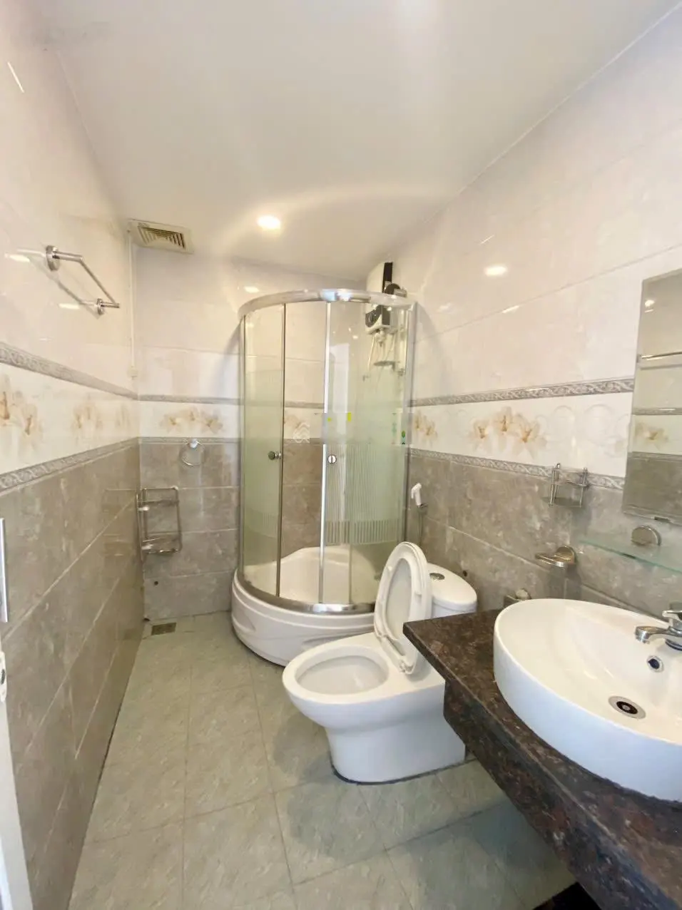 Bán nhà bên hông Tháp Bà Nha Trang chỉ 2tỷ850tr, 37,4 m2, 2PN, 2WC, 2 tầng, pháp lý đầy đủ