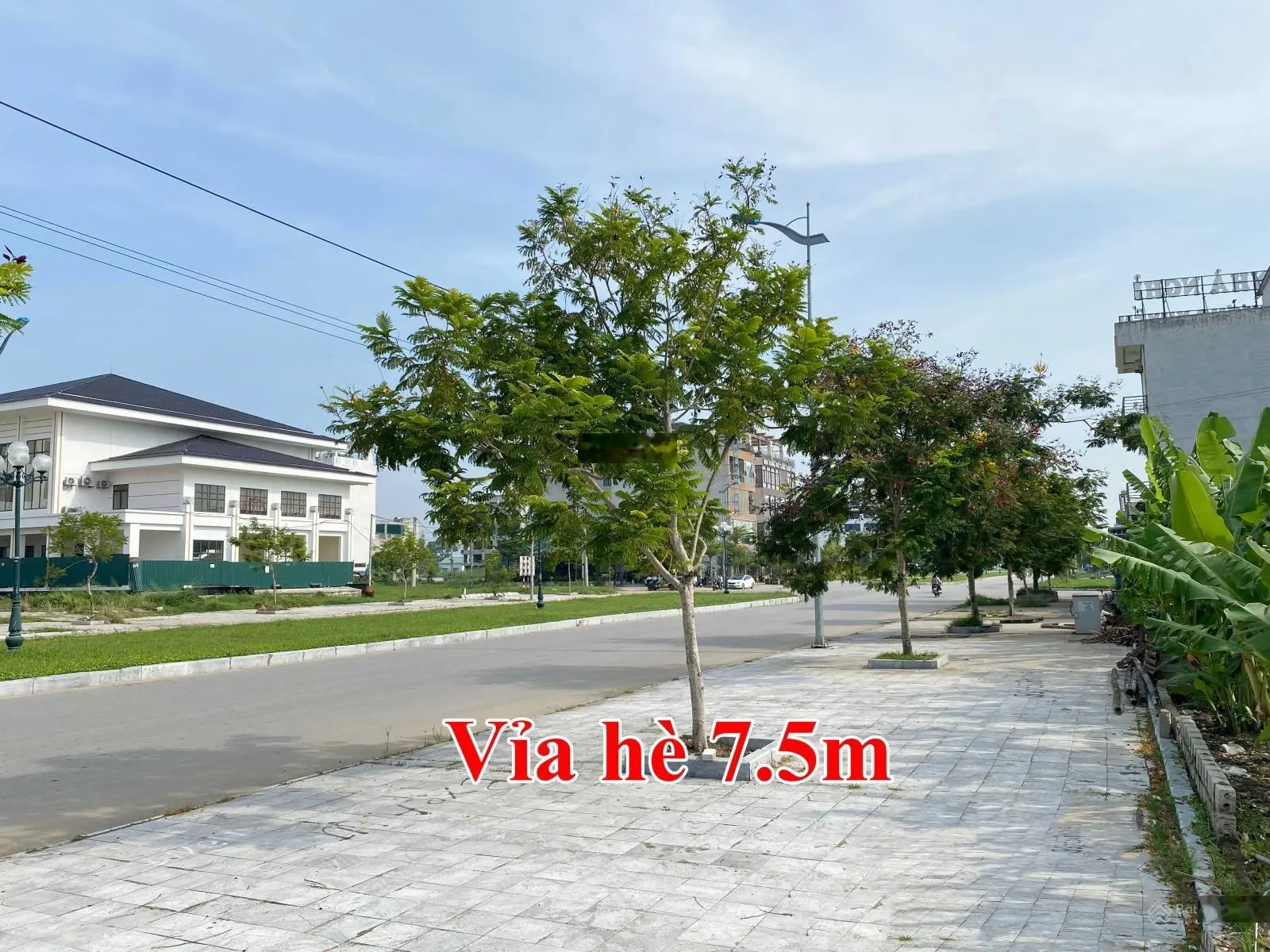 Chính chủ nhờ bán gấp lô đất đường 43m, cách biển Sầm Sơn 300m, cách Sun World 2km, giá rẻ nhất