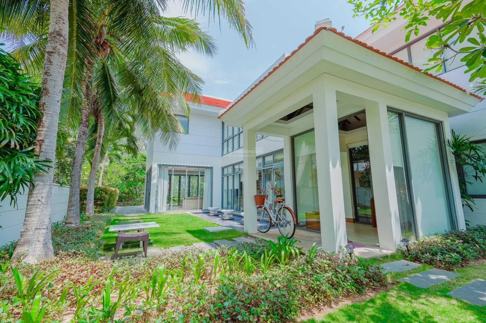 Cần bán gấp biệt thự biển Đà Nẵng - Ocean Villas diện tích 623m2. Sổ hồng lâu dài - công chứng ngay