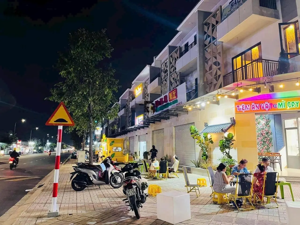 Bán nhà mặt tiền hàng hiếm tại Sun Casa Central, giá 3,4 tỷ kinh doanh ngay