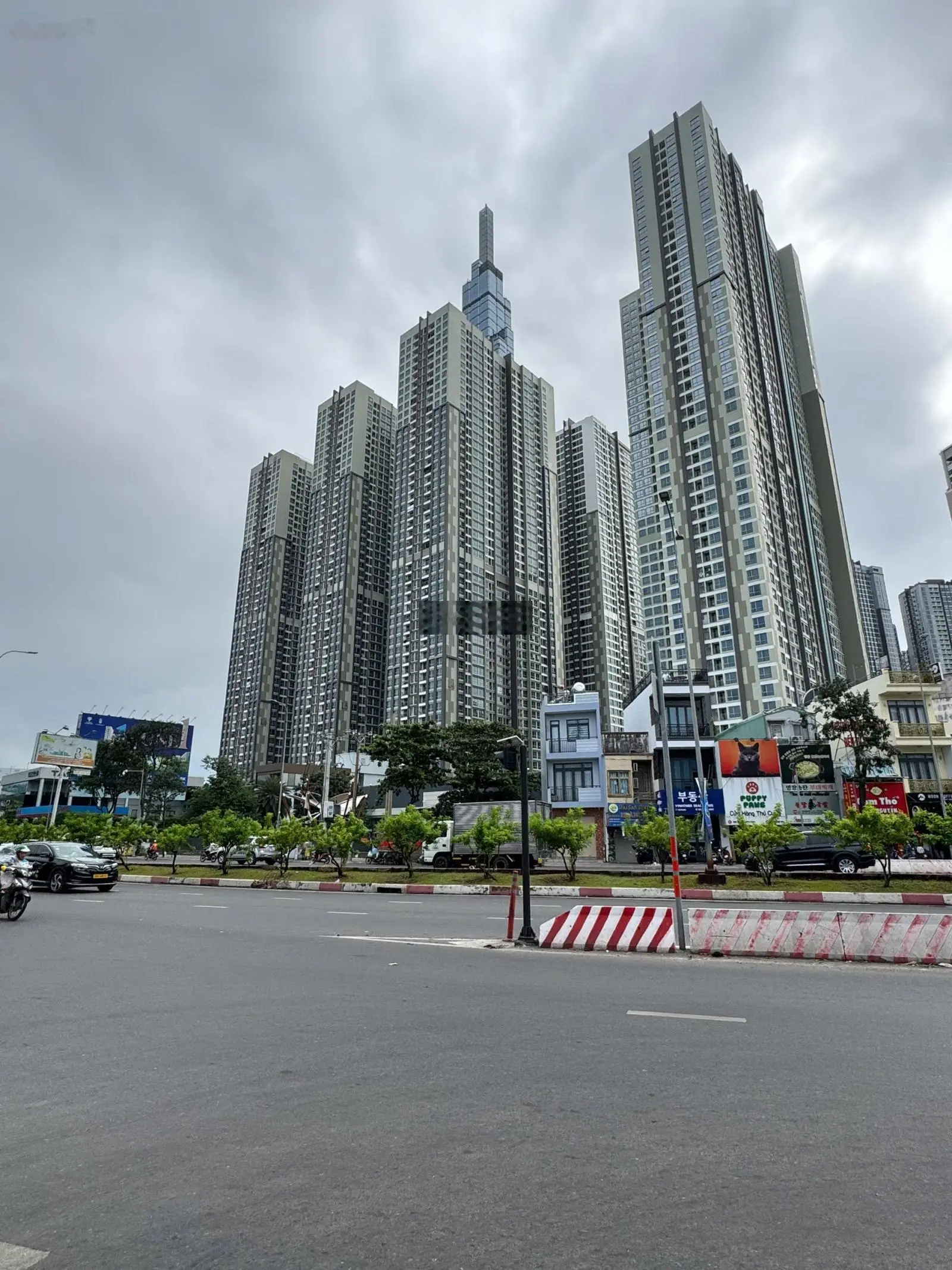 Bán nhà khu đồng bộ đối diện Landmark 81-Nguyễn Hữu Cảnh p.22 Bình Thạnh, 60m2, 5 Tầng, sát Quận 1