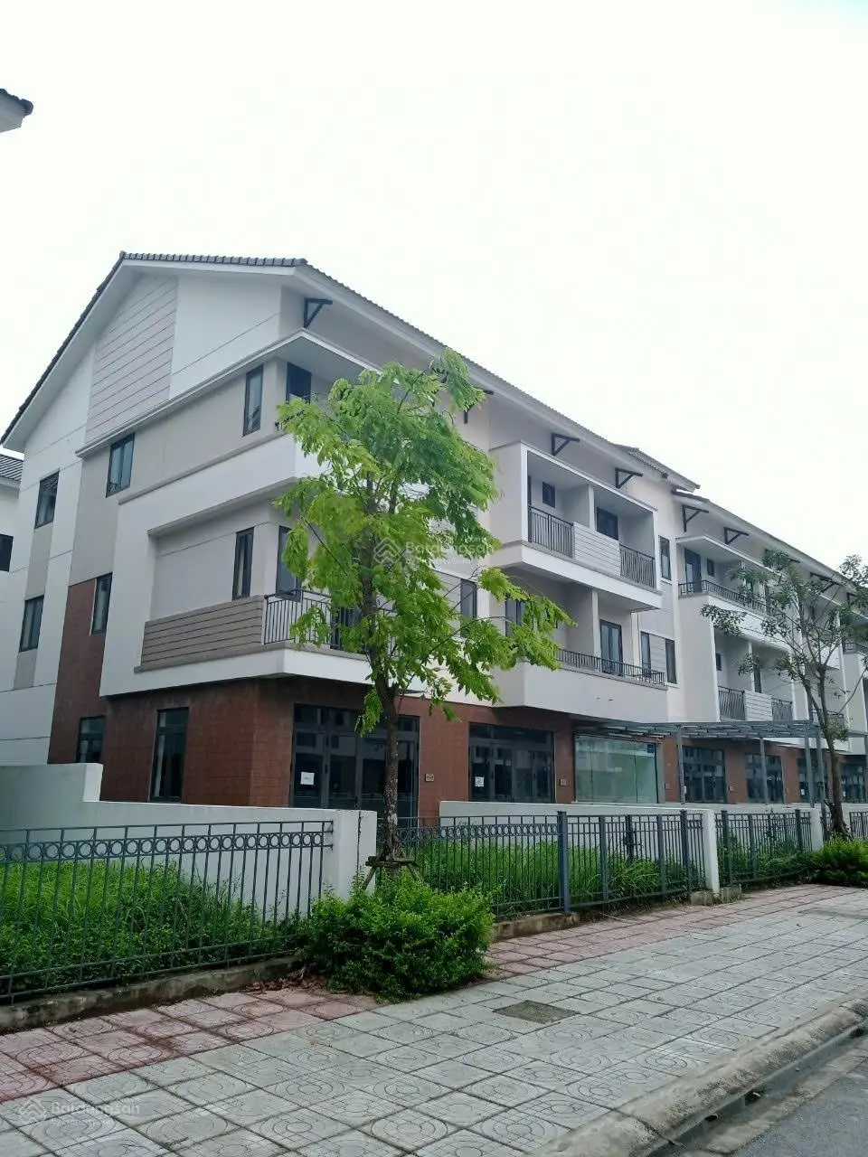 Bán căn áp góc shophouse giá rẻ .ngay sát chợ ninh hiệp .cách long biên 6 km