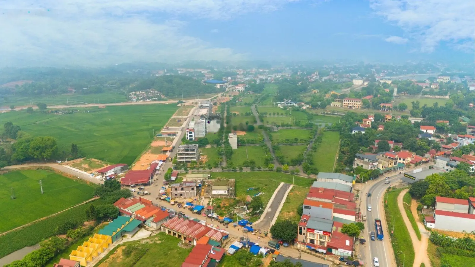 Bán gấp 2 lô đất nền view tiện ích đường to 11.5m, sát chợ Hưng Hoá