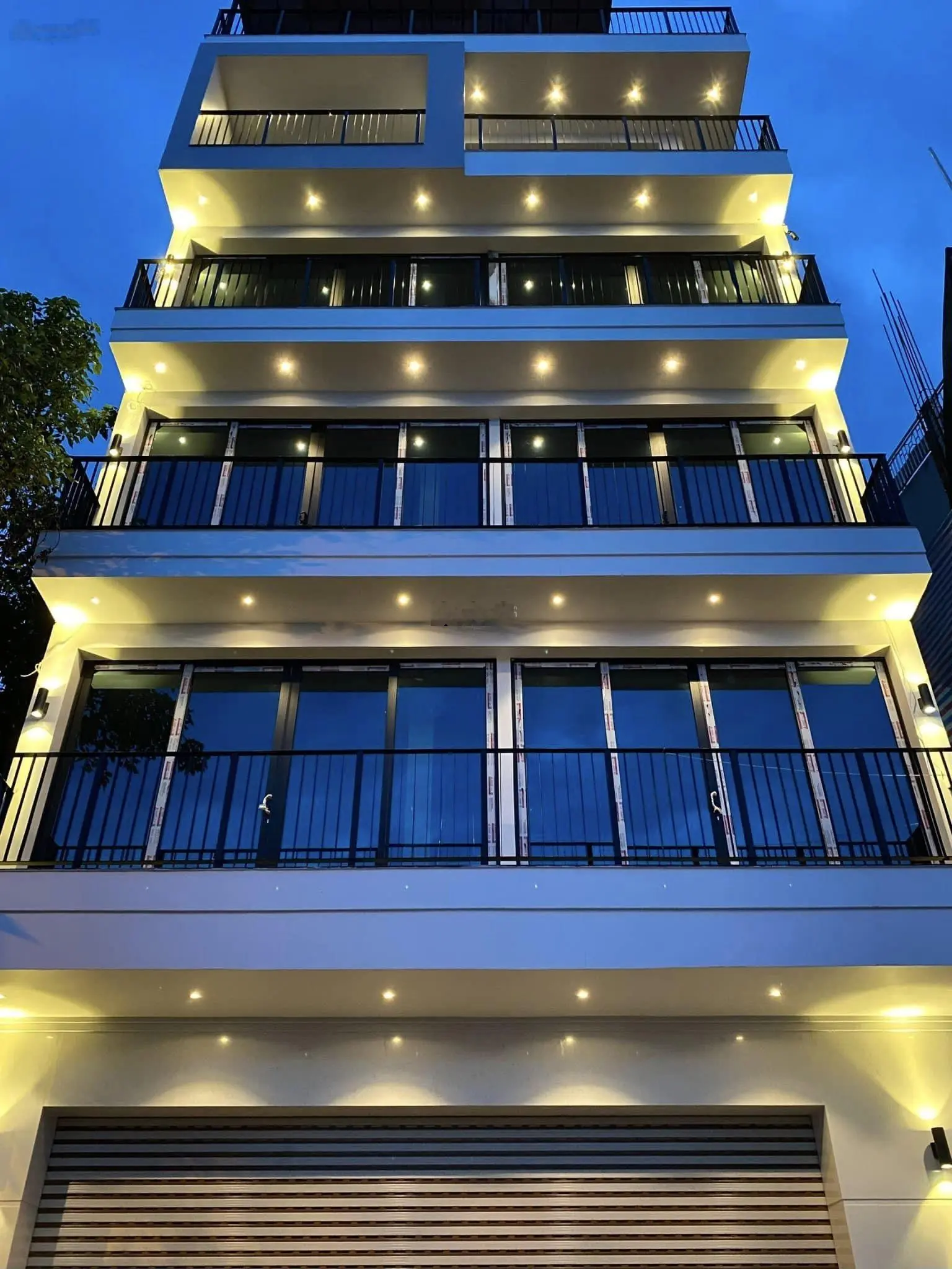 Tôi cần bán nhà mặt Hồ Tây, Q. Tây Hồ, view trực tiếp hồ, 70m2, 7 tầng, thang máy, MT 7,2 m, 62 tỷ