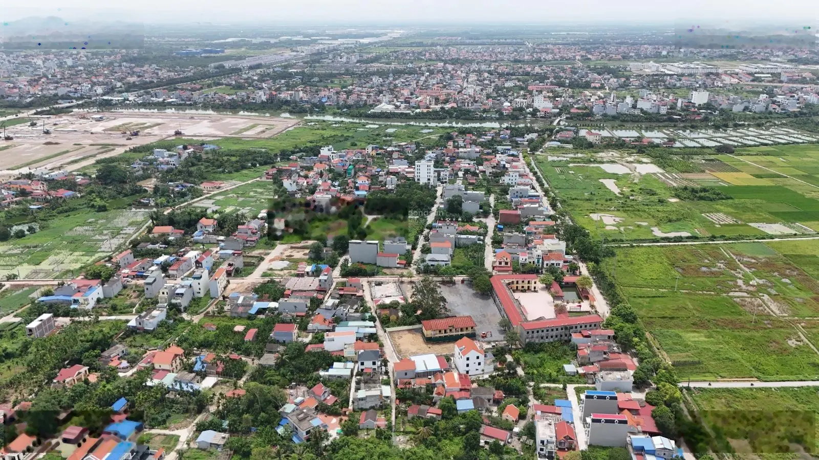 Chính chủ gửi bán 100m2 ngang 5m đường rộng 9m tại Hoa Động , Thuỷ Nguyên , nằm giữa 2 khu đô thị