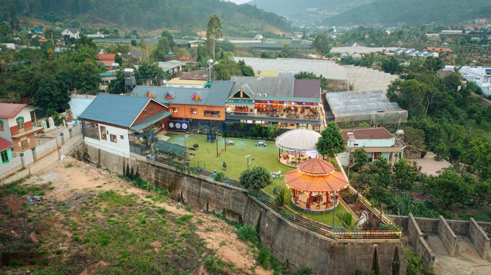 Villa homestay ngay Đèo Prenn, sát bên Tea Resort, cách cao tốc 500m