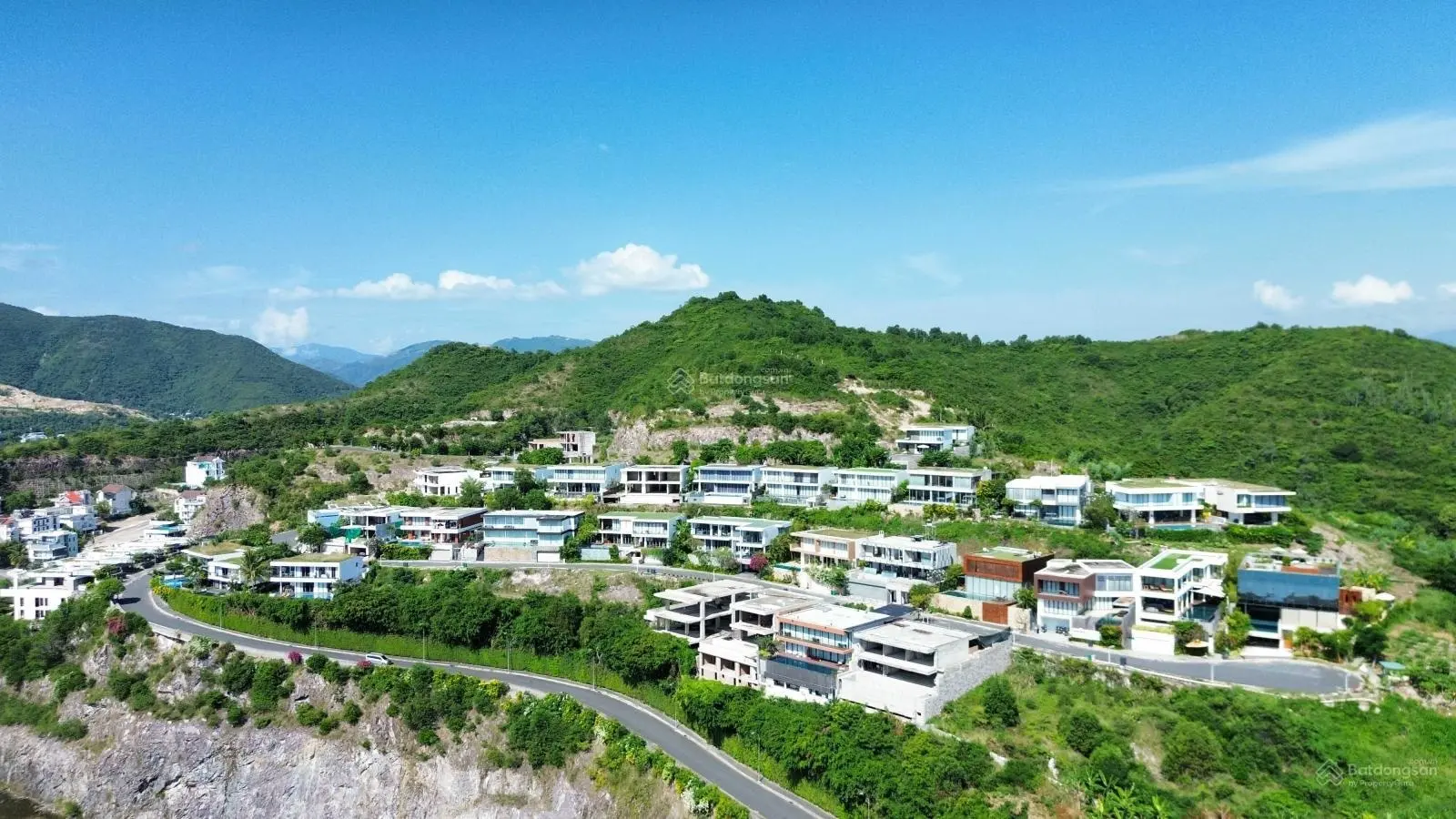 Chính chủ bán biệt thự view biển Anh Nguyễn, Nha Trang, 500m2, 2 tầng, 4PN, full nội thất, 49 tỷ