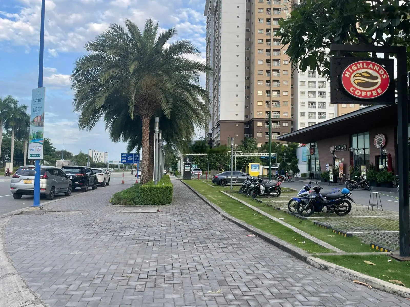 Bán gấp nhà mặt phố tại phố thương mại Uni Complex, 5,7 tỷ, 105m2