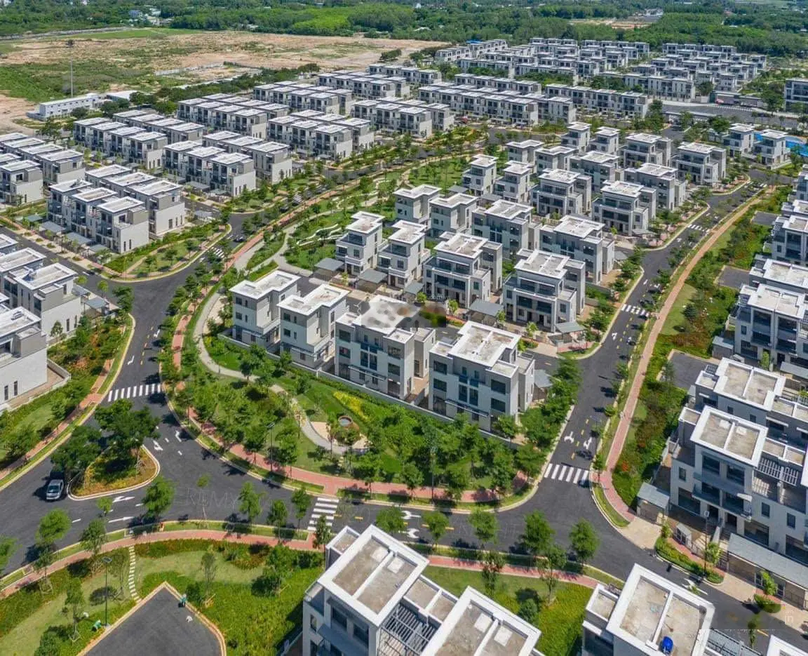 Cần bán căn nhà BiG Town diện tích xây dựng 145m2 trung tâm thành phố mới Nhơn Trạch, Swan Park