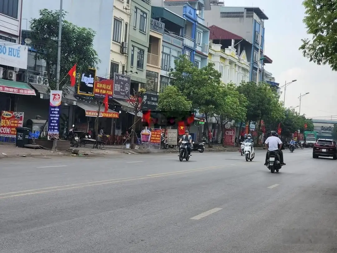 Bán nhà mặt phố Quang Lai, trung tâm Thanh Trì, 4 tầng thang máy, kinh doanh siêu đỉnh, đường 4 làn