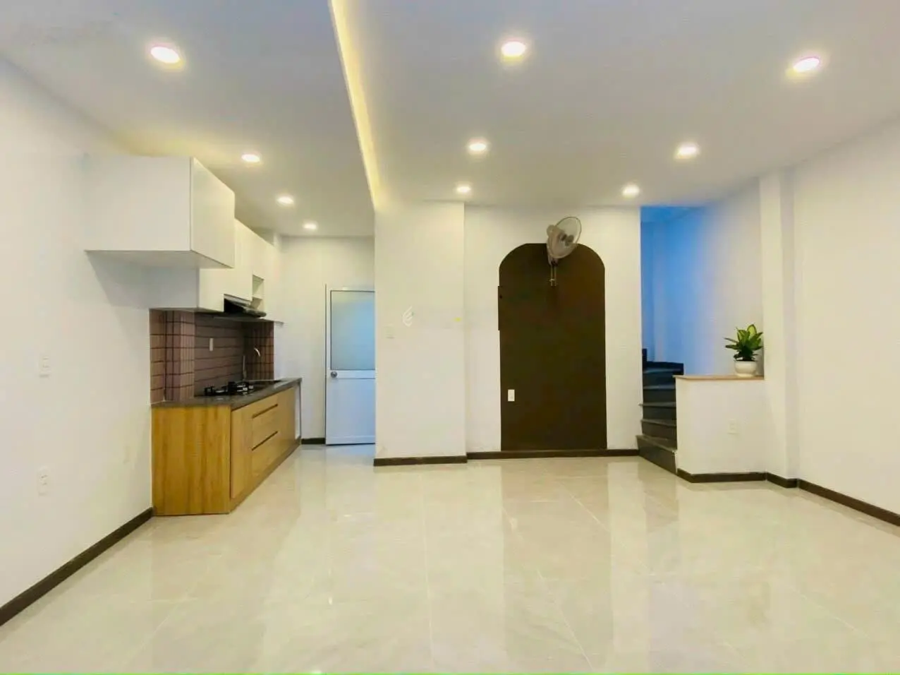 Cô chủ cần ra gấp căn nhà siêu đẹp nằm ở hẻm Đỗ Văn Dậy, 70m2, gần trường Trung cấp Bách Nghệ, SHR