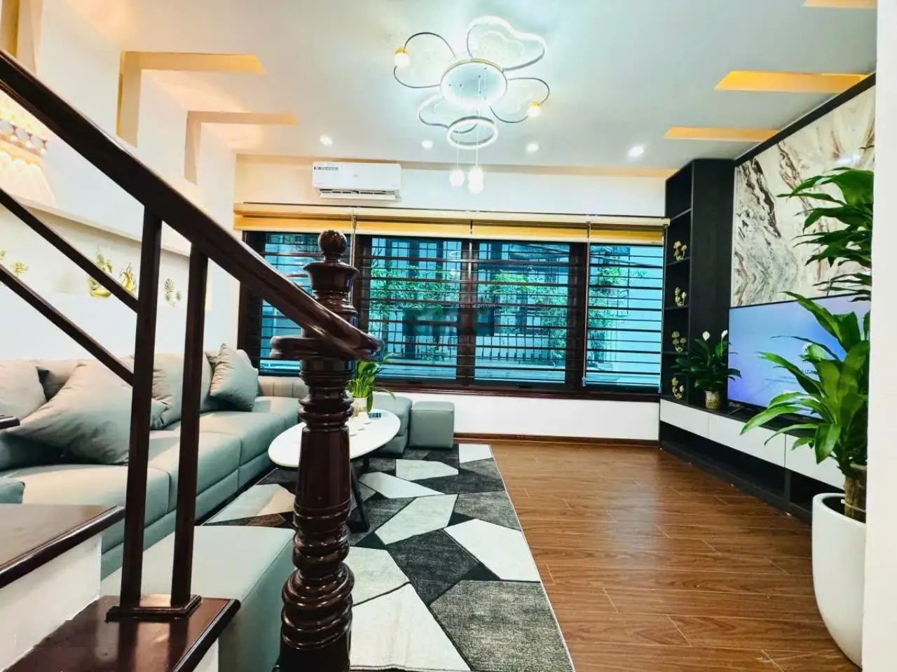 Bán nhà phường Phúc Đồng, cạnh Vinhomes, lô góc gara ôtô, kinh doanh, 61m2, 4 tầng, gía 7,5 tỷ