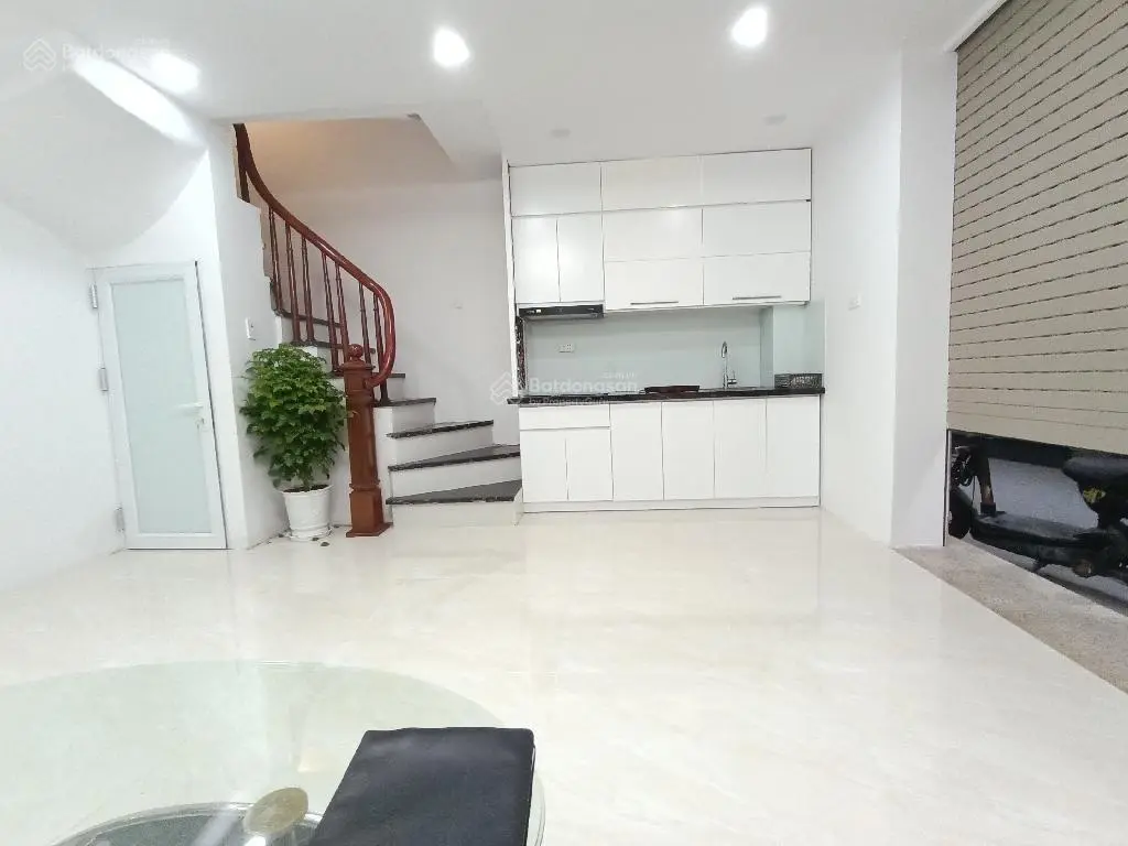 Bán nhà Minh Khai 30m2 nhà đẹp, mặt ngõ kinh doanh