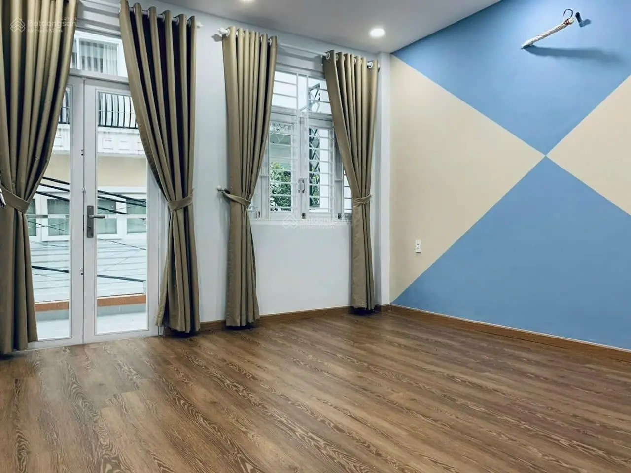 Tôi cần bán nhà 3 tầng 60m2 (4*15m) sổ riêng, giá 3tỷ250 ngay hẻm 5m Bùi Đình Túy, P24, Bình Thạnh