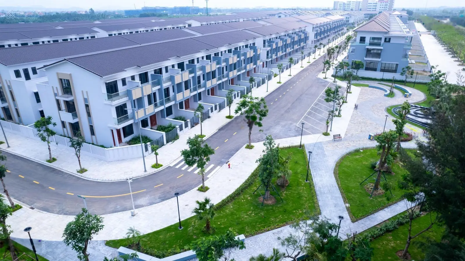 Bán gấp 5,75tỷ bao mọi thuế phí: Căn Sapphire Gem 110m2 3 tầng view công viên, bãi đỗ xe, đường 21m