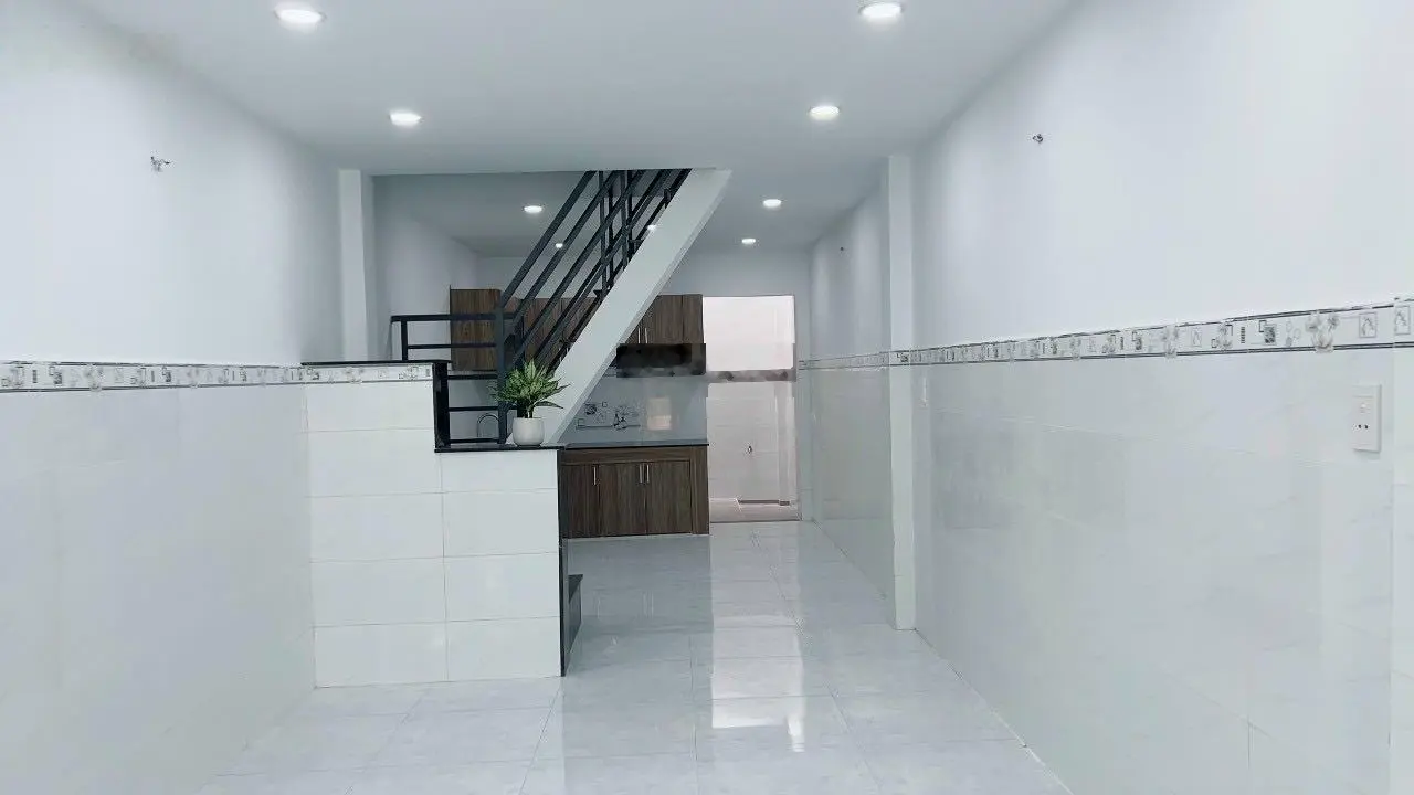 Bán gấp nhà mặt tiền xã Trung Chánh, Hóc Môn, sổ riêng. DT: 60,4m2, giá: 3.1 tỷ, LH: 0342 421 ***