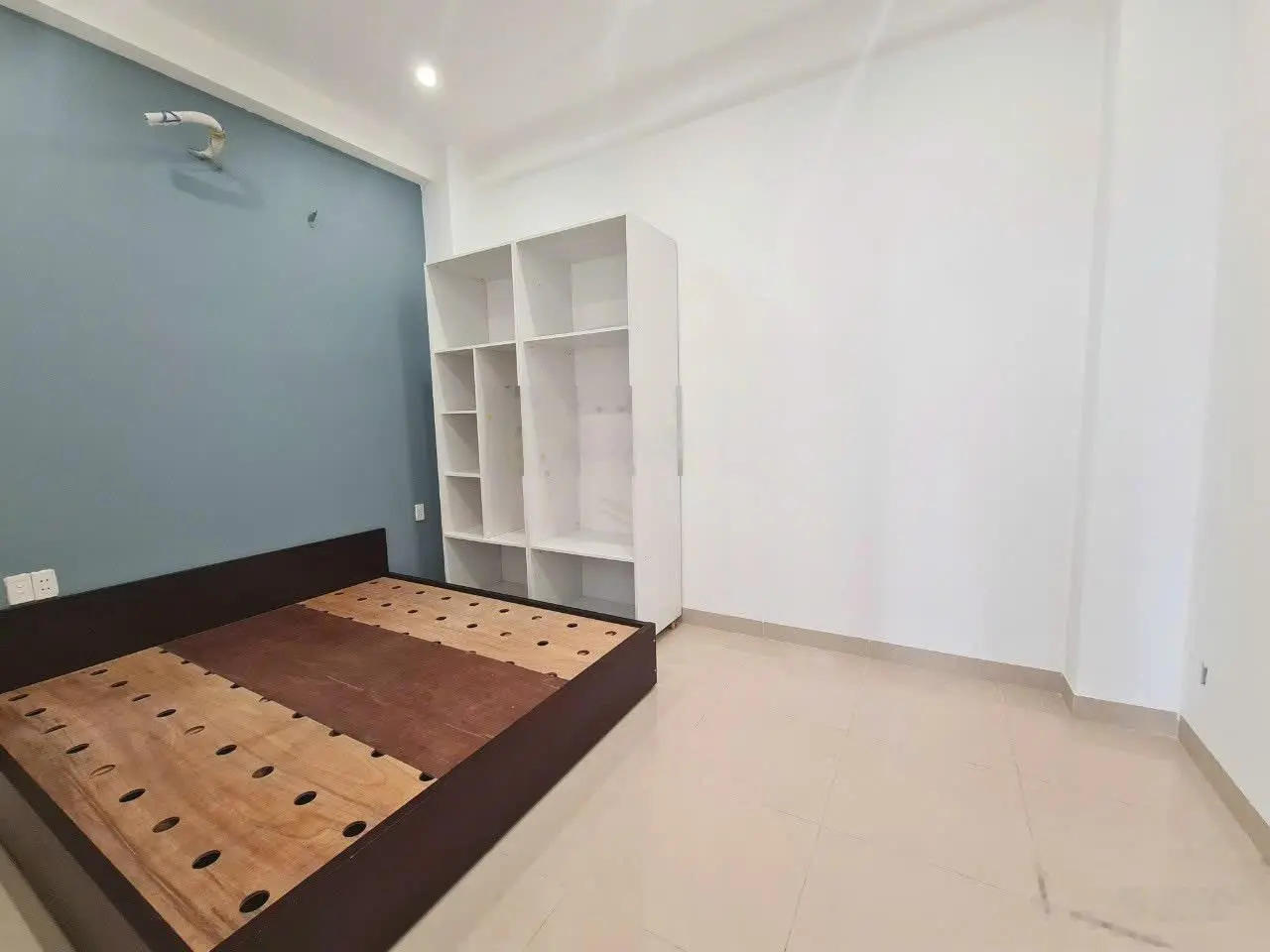 Bán nhà Đường Trần Phú , p8, Q5 . 81m2 ( 5m x 16,2m) Giá 3.7 tỷ . Còn HĐ Thuê 30tr/ tháng