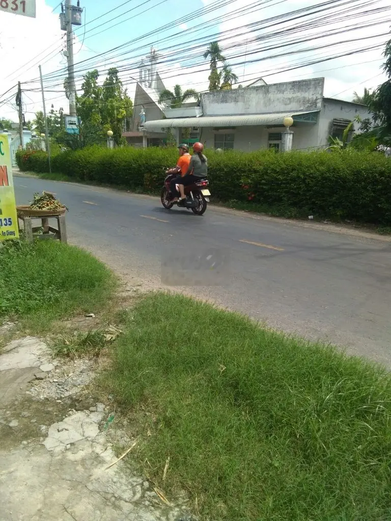 nhà và đất mặt tiền đường tỉnh 946 cách phà an hòa 1km