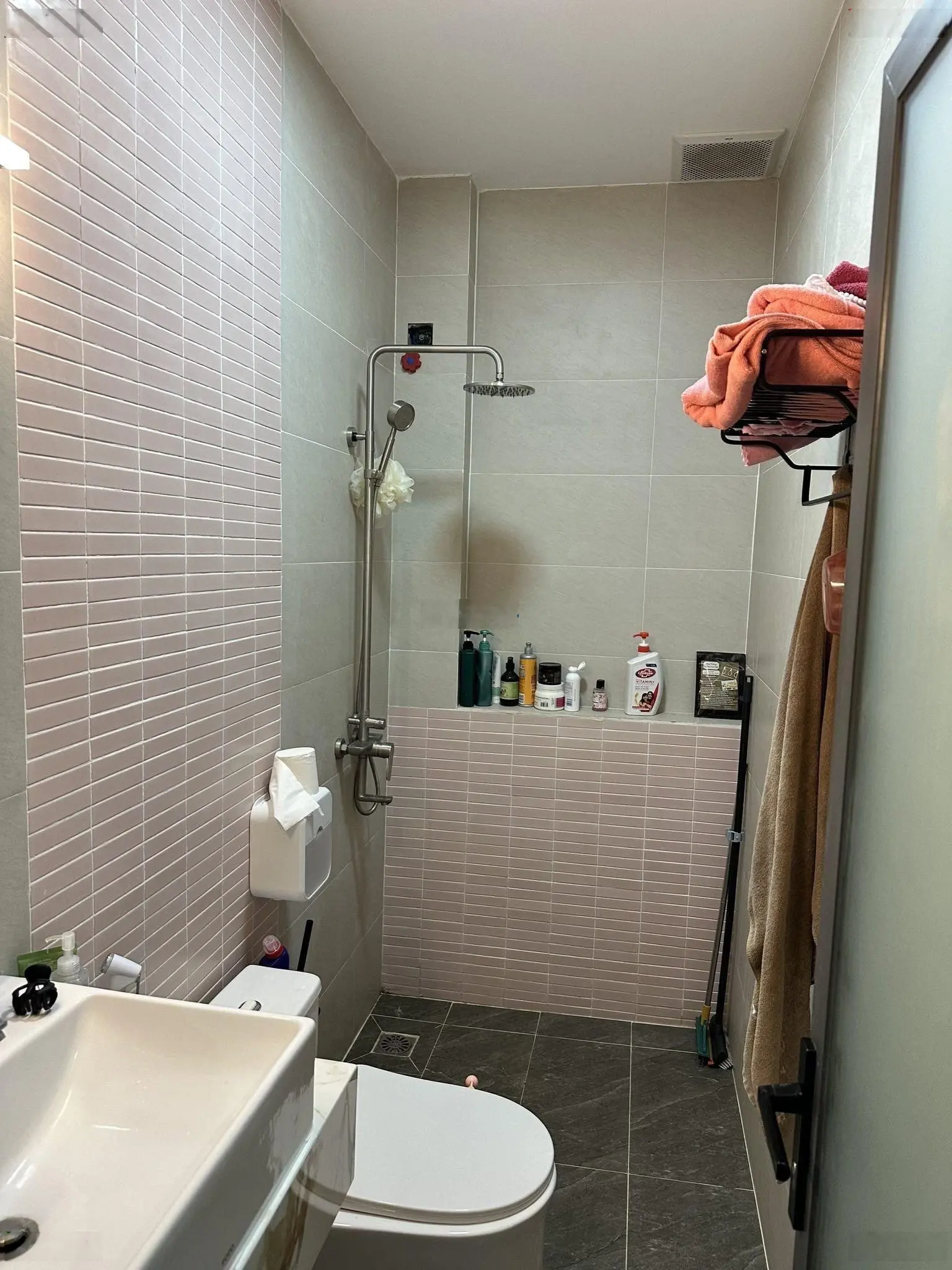 Kẹt tiền bán nhanh nhà Huỳnh Văn Bánh, P. 17, Q. Phú Nhuận - Giá 3tỷ690/69,2m2, cho thuê Spa 31tr