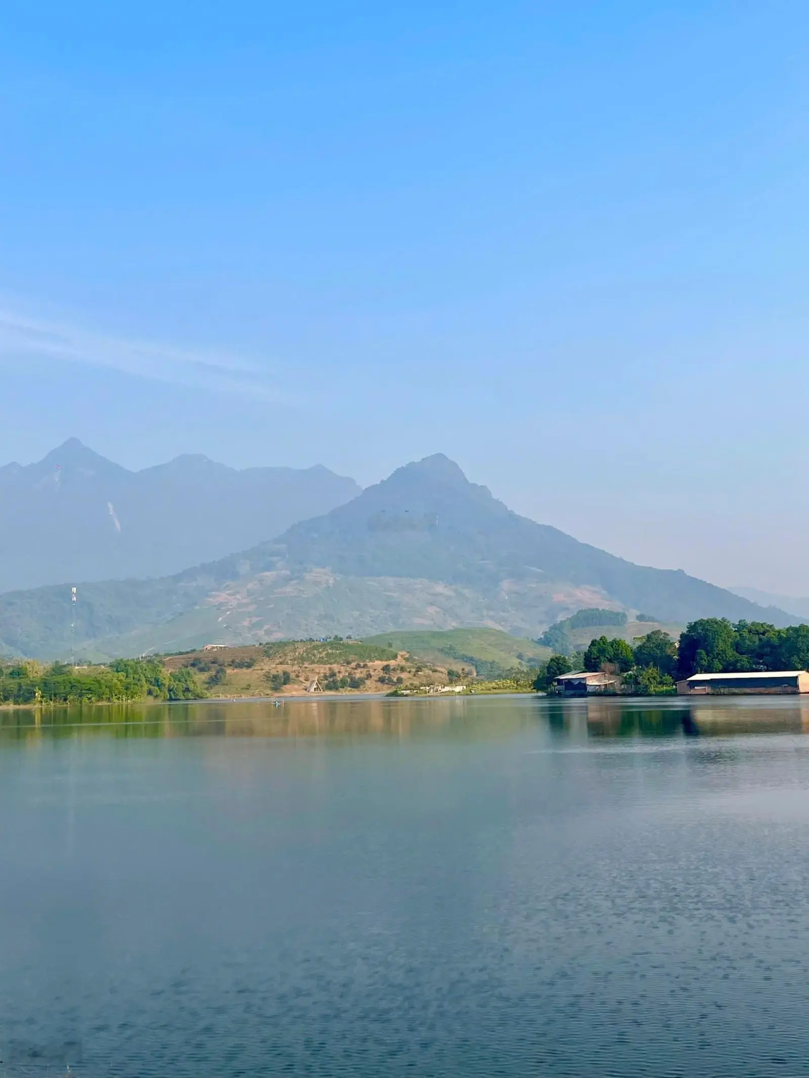 Siêu phẩm bám hồ Minh Quang, Ba Vì