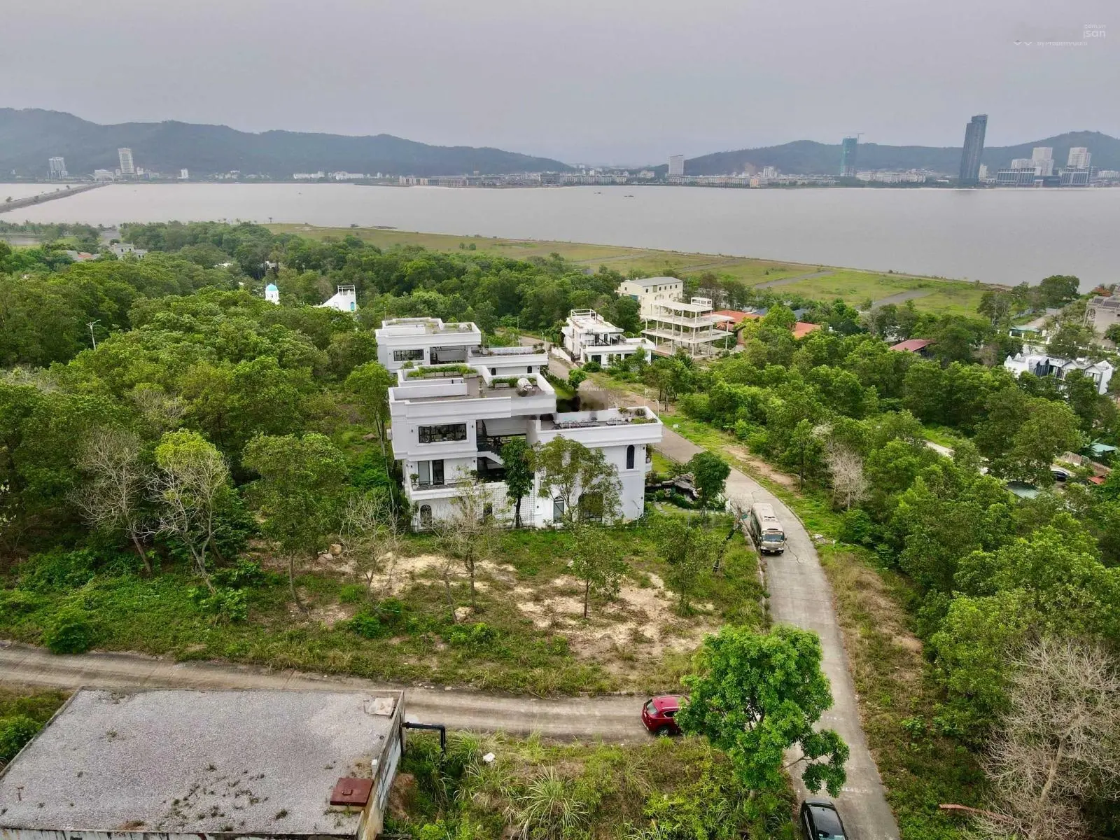 Đất nền trung tâm khu du lịch tại Tuần Châu, Hạ Long, sổ đỏ lâu dài phù hợp đầu tư trung và dài hạn