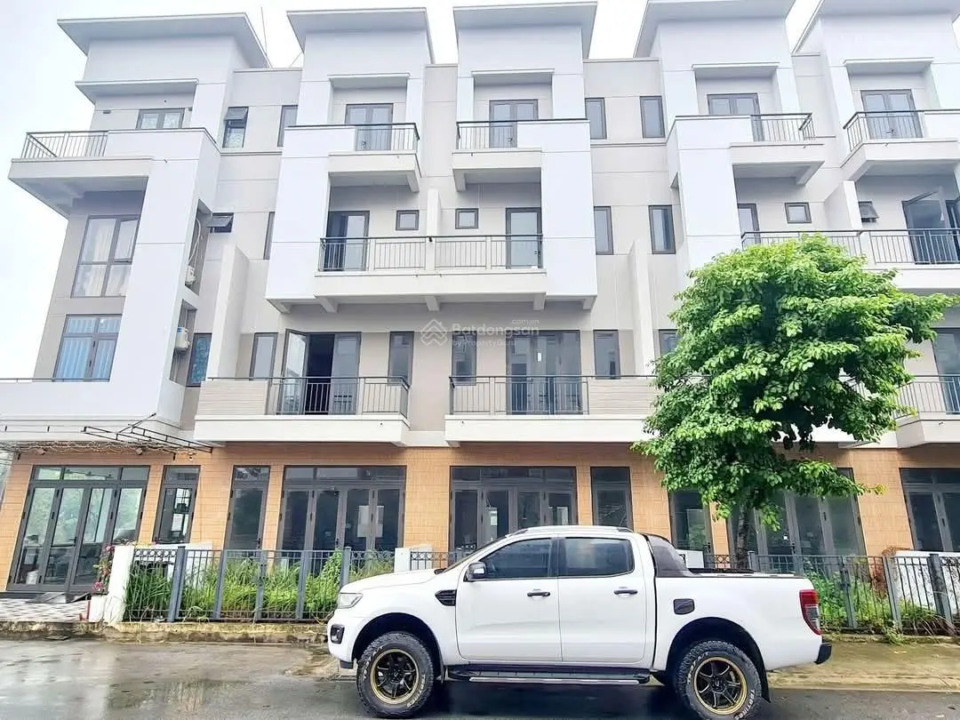 BÁN CĂN SHOPHOUSE 75 m2. centa diamond. sát chợ vải ninh hiệp