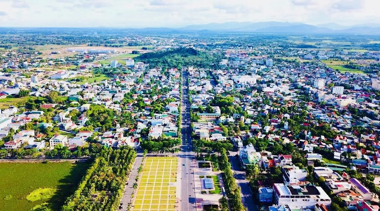 Sụp hầm nên cần bán nhà có 2 mặt tiền đường Phạm Văn Đồng. Vị trí siêu đẹp chỉ cách Vincom 1 phút