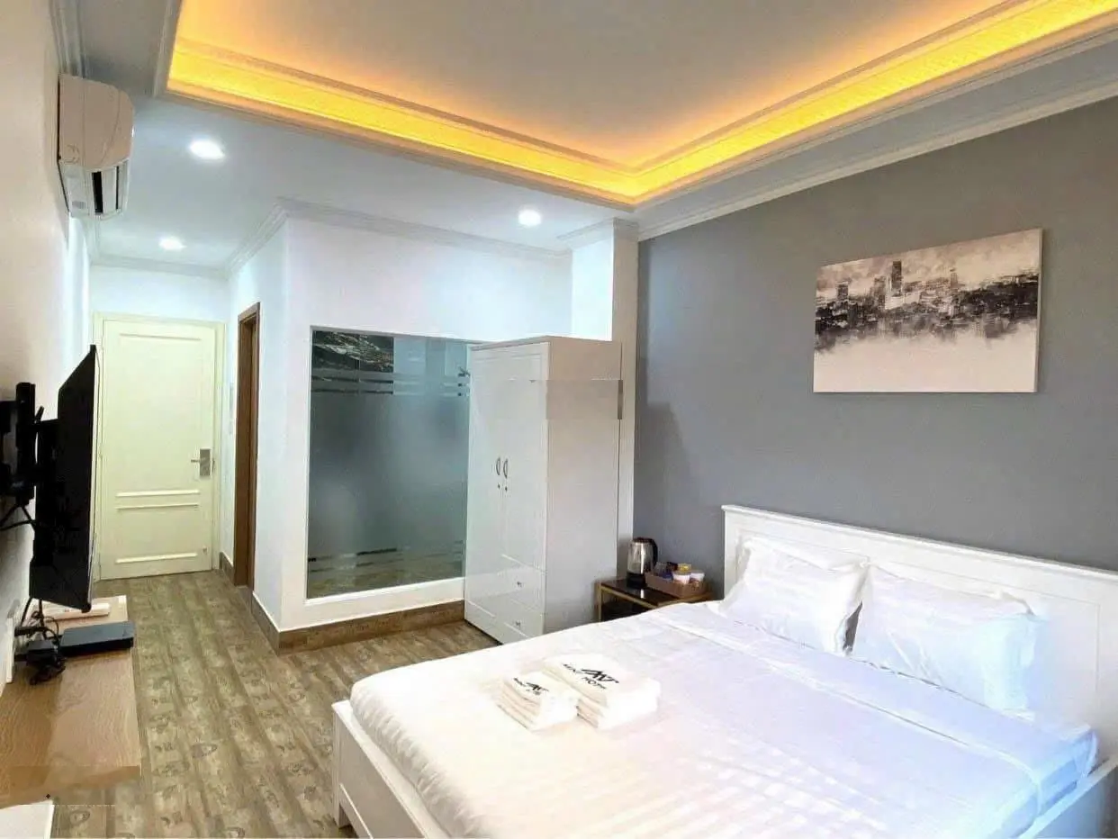 Bán hotel Yên Thế, P.2, Tân Bình (cách sân bay TSN 300m) giá 28 tỷ