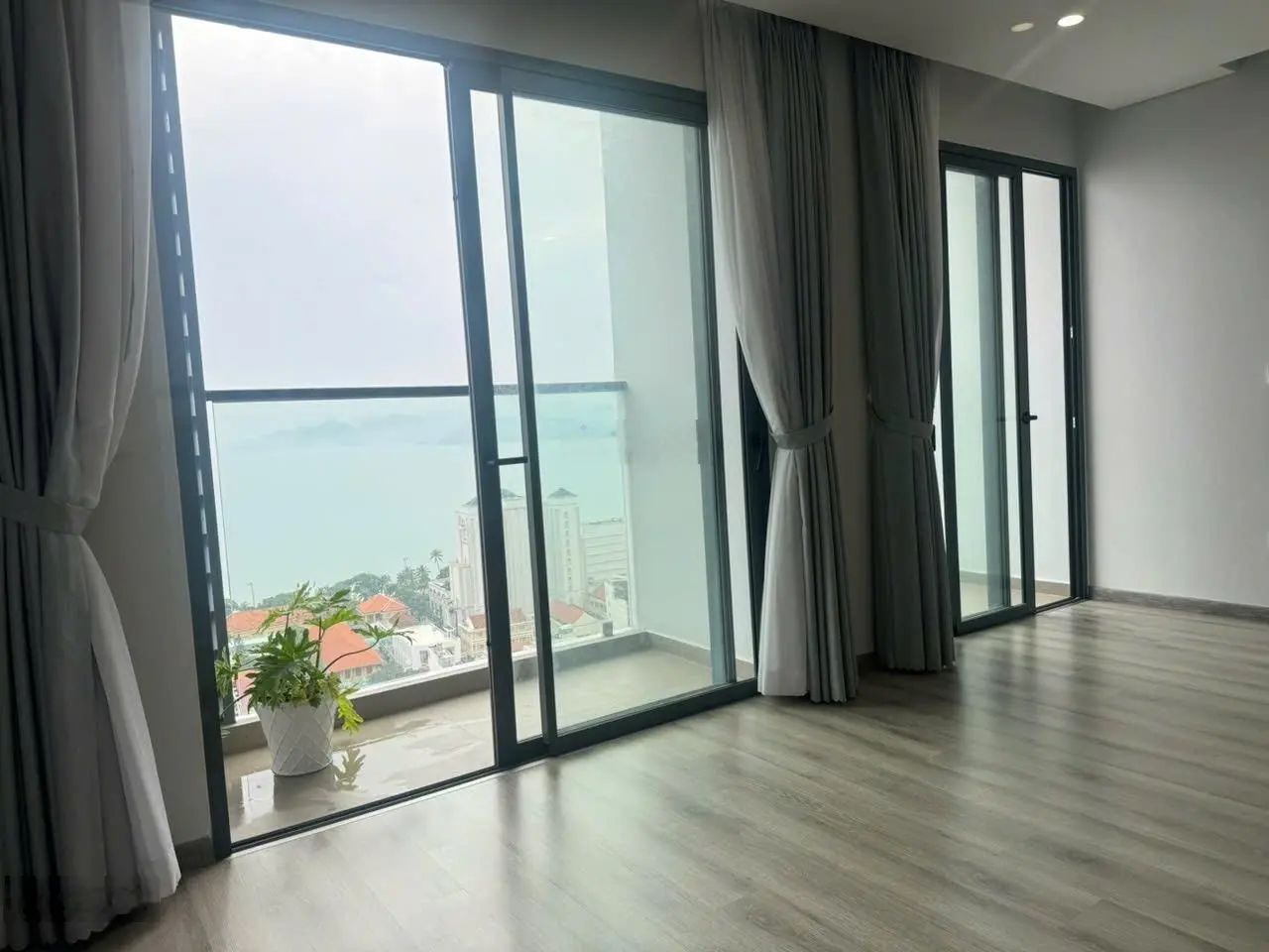 Bán căn hộ tầng 21 view biển chung cư Marina Suites, 25 Phan Chu Trinh. Giá 1tỷ850 triệu