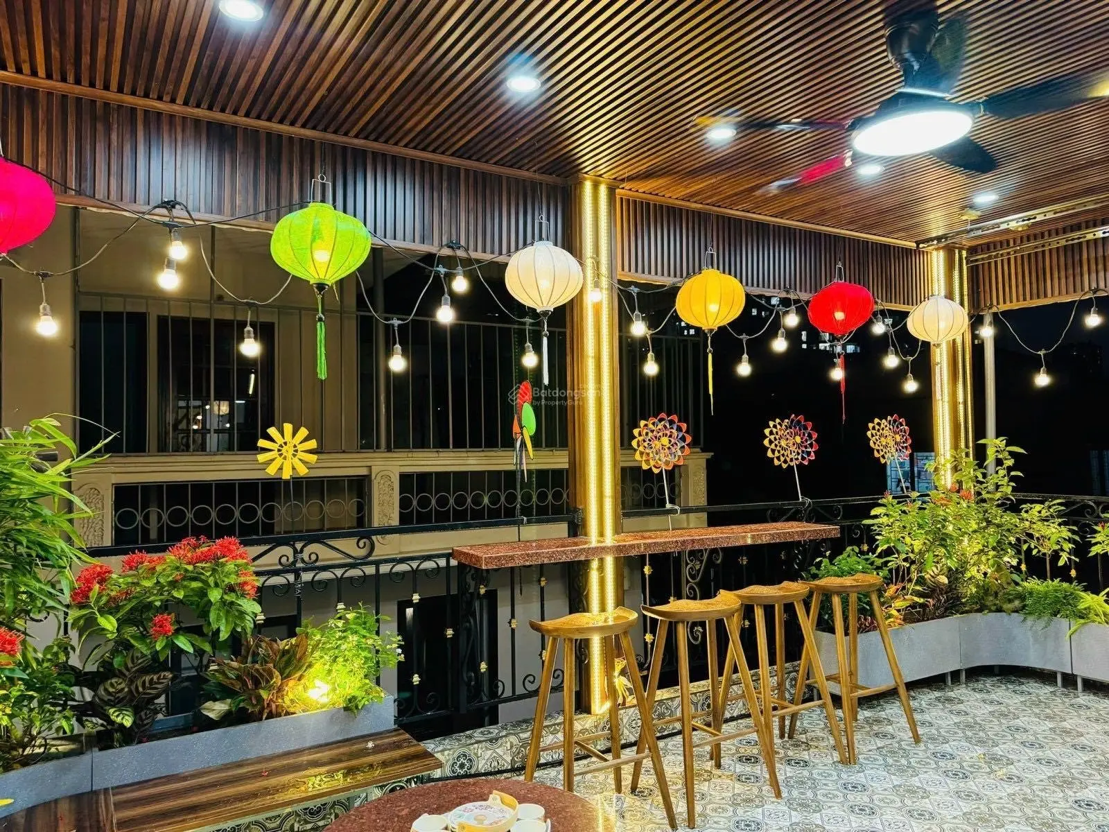 Bán nhà Mai Động full nội thất - lô góc - ô tô - kinh doanh - quầy bar, sân BBQ