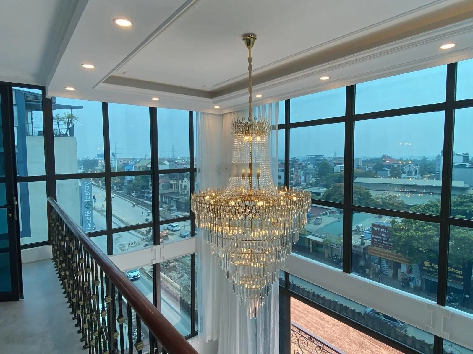 Bán nhà mặt phố lô góc view hồ 21 tỷ 55m2 8 tầng MT 6m vỉa hè ô tô tránh kinh doanh Âu Cơ Tây Hồ