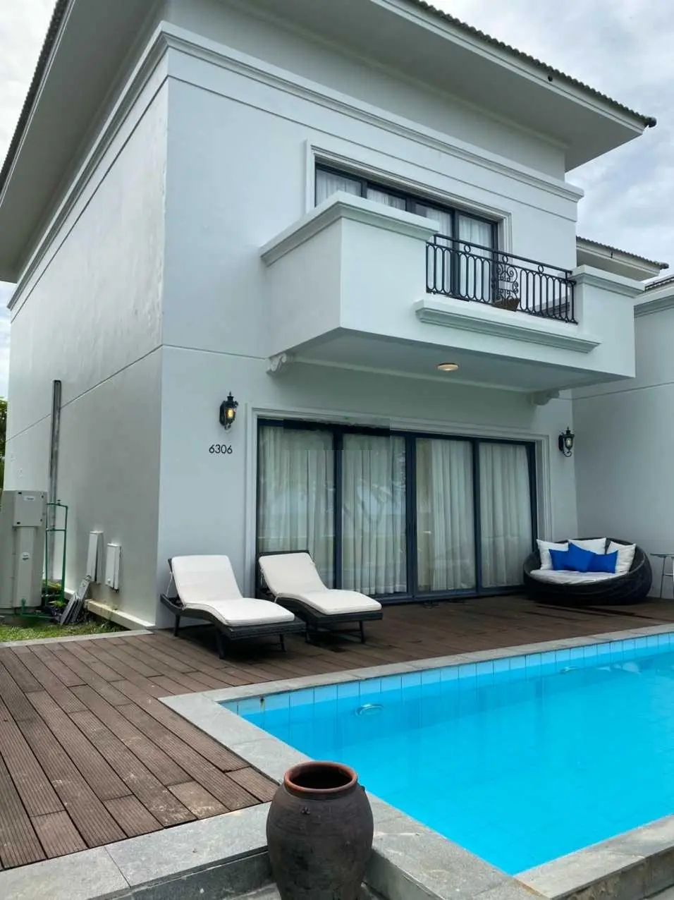 Cần bán căn Vin cắt lỗ sâu dạng 3 phòng - 474m2 - View đẹp - giá 10,5 tỷ 0919 755 ***