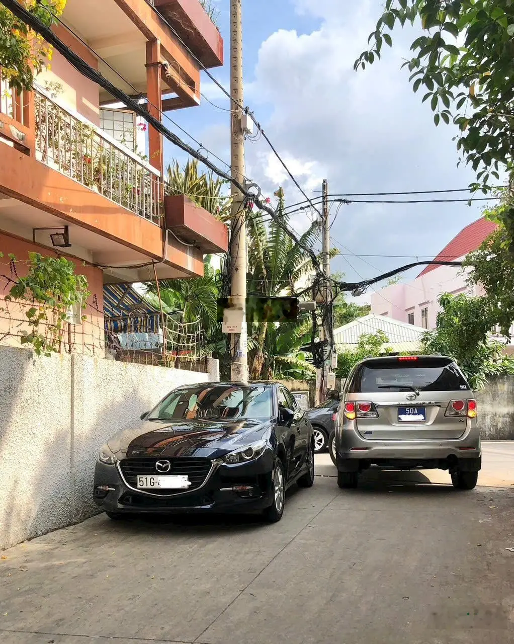 Bán nhà 3 tầng (6 x 17m) hẻm oto, gần mặt tiền Nguyễn Thái Sơn, tiện di chuyển qua sân bay