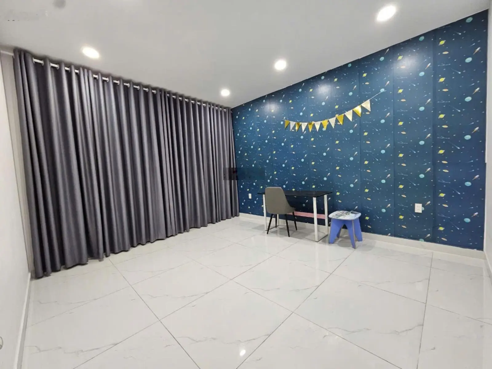 Bán nhà DTSD 300m2 với 5 tầng lầu chỉ có 5 tỷ 950 triệu gồm 6PN xe hơi đậu trong nhà Hà Huy Giáp