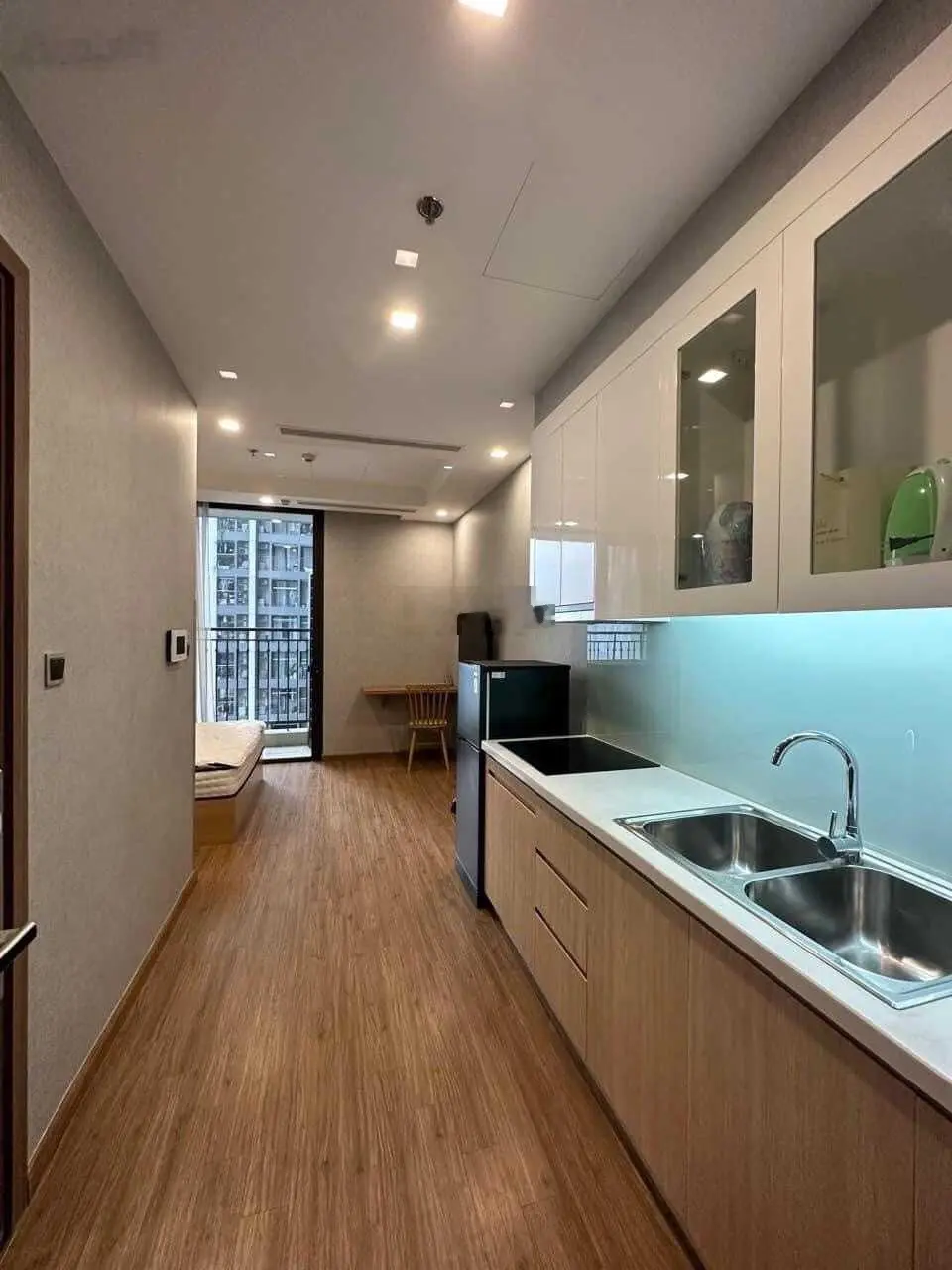 Mình chính chủ bán gấp: Căn Studio view hồ Vinhomes Green Bay Mễ Trì - giá 1 tỷ 420