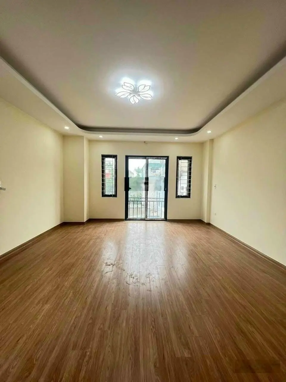 Bán nhà Yên Nghĩa, Hà Đông, 35m2, 5 tầng đẹp, đường rộng ôtô đỗ cửa, trung tâm, giá chỉ hơn 3 tỷ