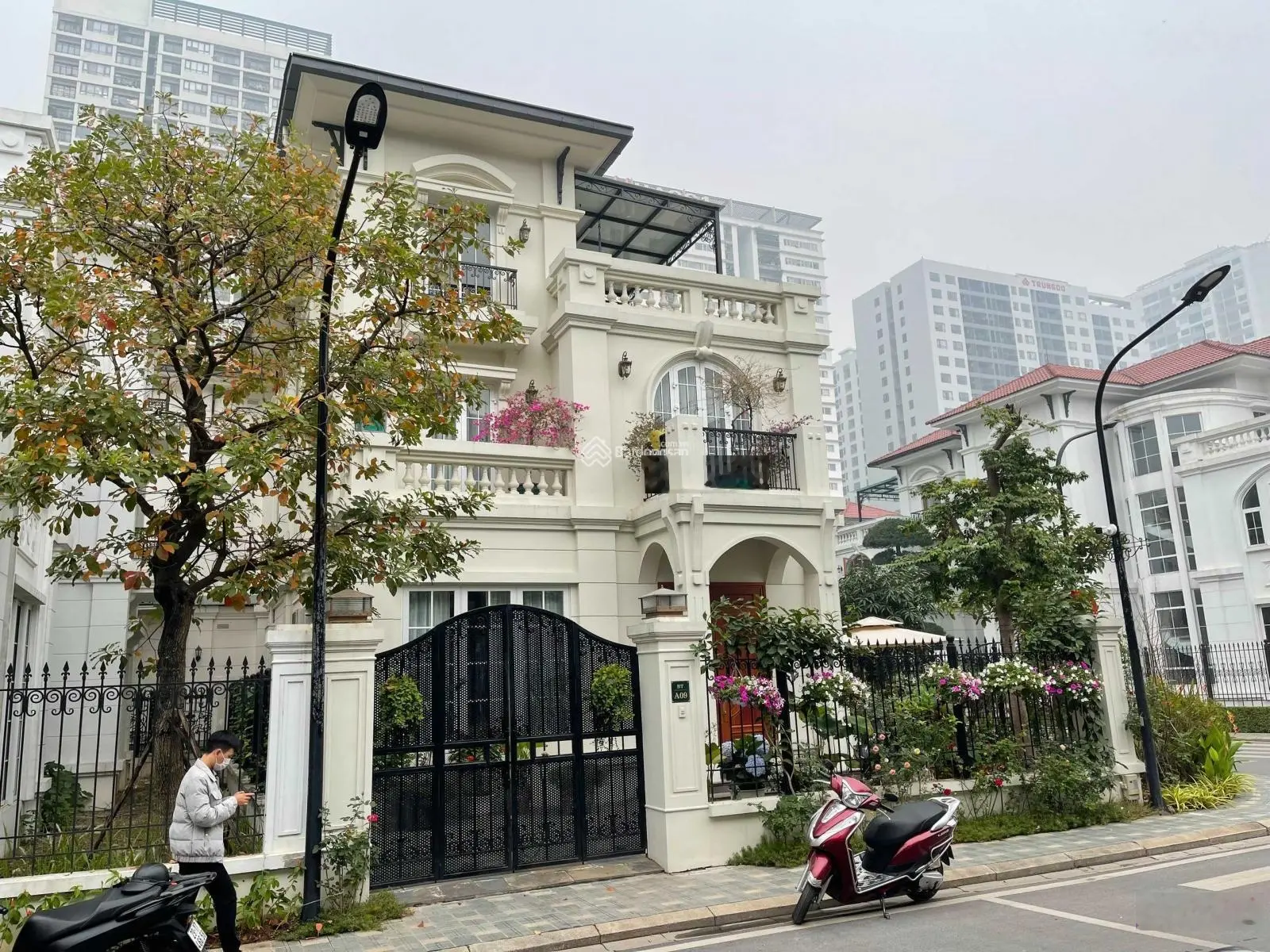 Bán biệt thự 259m2 tại Embassy Garden, lô góc vườn hoa, 5PN, 3WC, Bắc Từ Liêm, Hà Nội với giá tốt