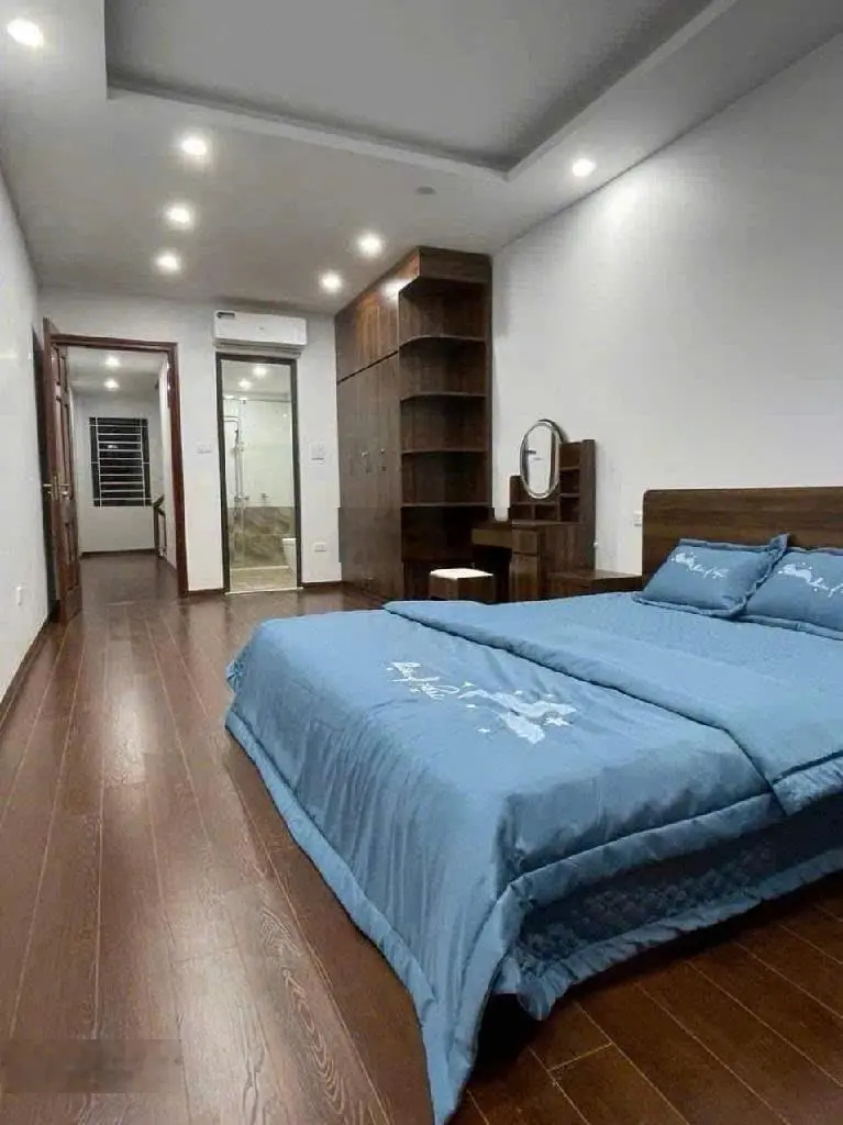 Ngọc Thụy, hơn 8 tỷ - 45m2, ô tô vào nhà,  oto tránh- trung tâm, tiện ích