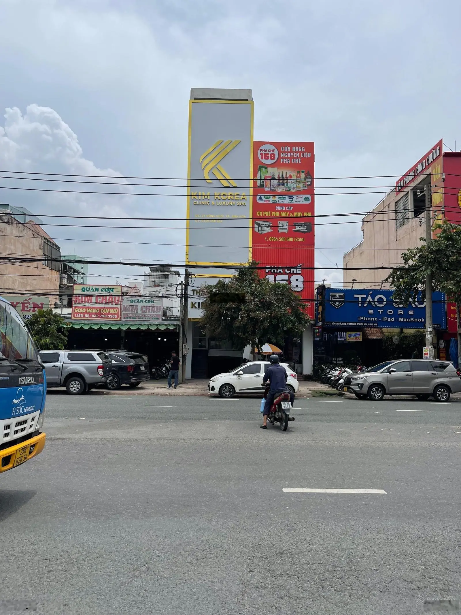 Cần bán nhà 1 trệt 4 lầu và tầng hầm mặt tiền Đồng Khởi ngay bệnh viện đa khoa Đồng Nai, giá 14,2tỷ