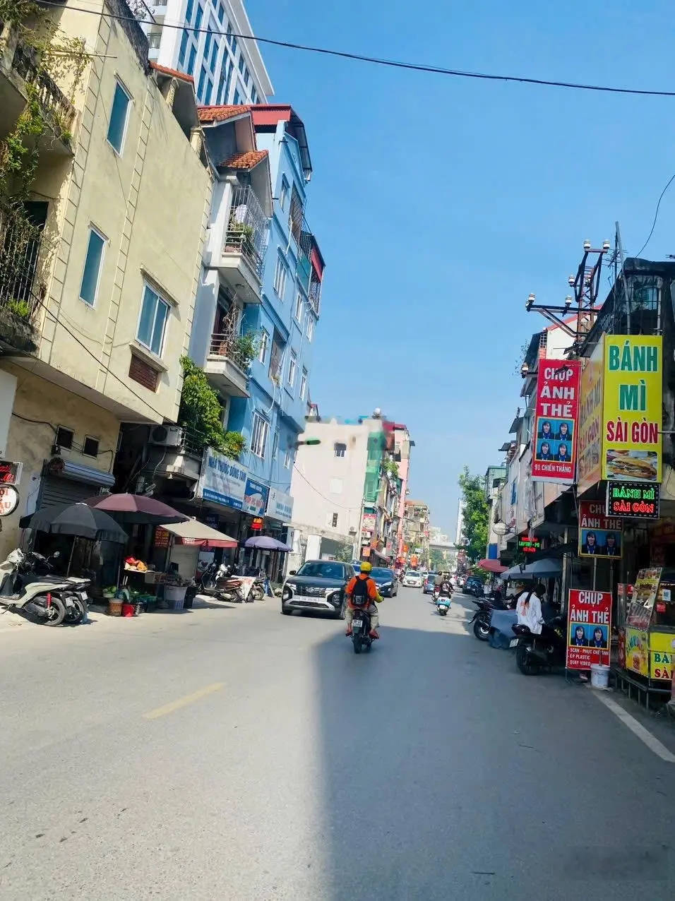 Mặt phố chiến thắng- văn quán- kinh doanh sầm uất bất chấp- giá quá ngon- vỉa hè-ô tô dừng đỗ ngày