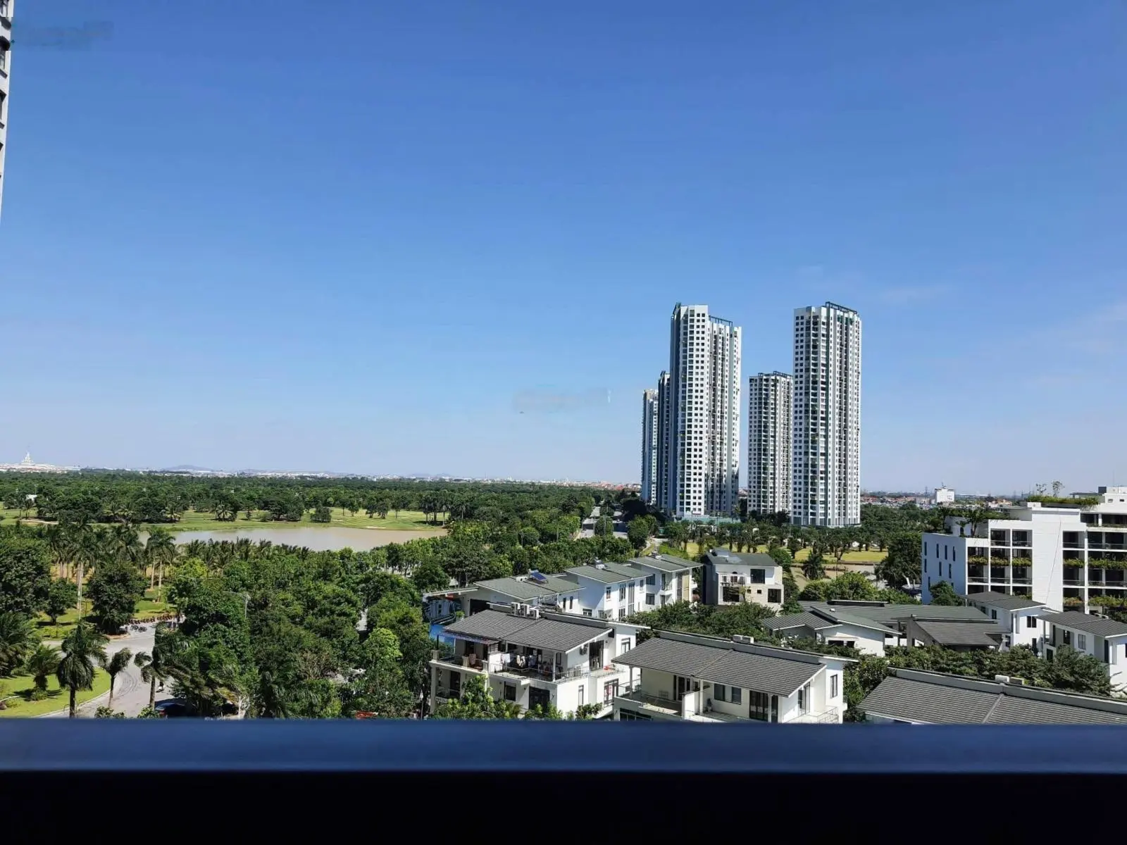 Chính chủ gửi bán căn 2 ngủ view Hồ Thiên Nga siêu đẹp. LH 0932 682 ***