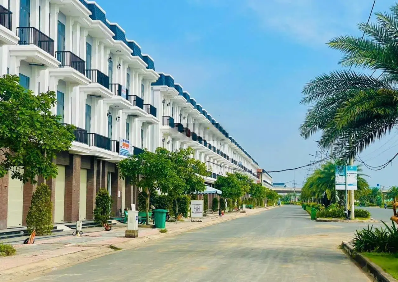 Bán gấp đất ở dự án The Sol City 1ty9 và nhà 2ty8, mặt tiền chợ Hưng Long Bình Chánh