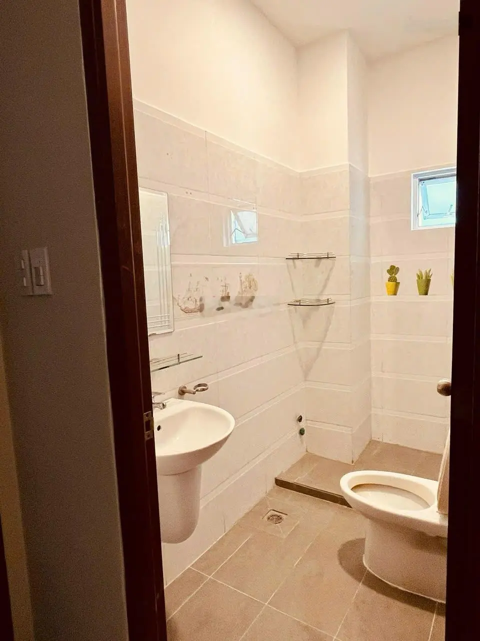 Bán căn hộ dịch vụ Nguyễn Hữu Cảnh, Bình Thạnh. 4m x 16m= 64m, 3,5L, 7PN, 7WC, Đ4m, 16tỷ 0902759799