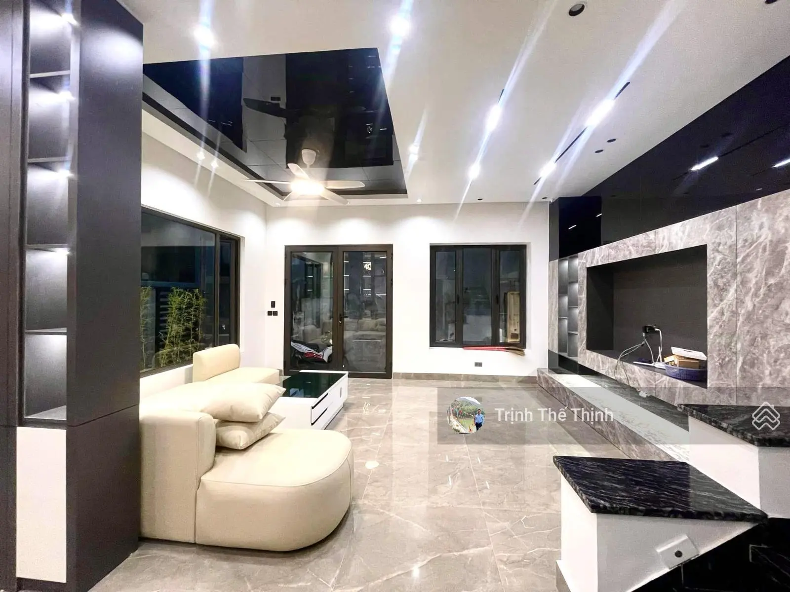 Nhà đẹp lô góc ~70m2 phố Nguyễn Công Trứ tuyến 2 Hồ Sen