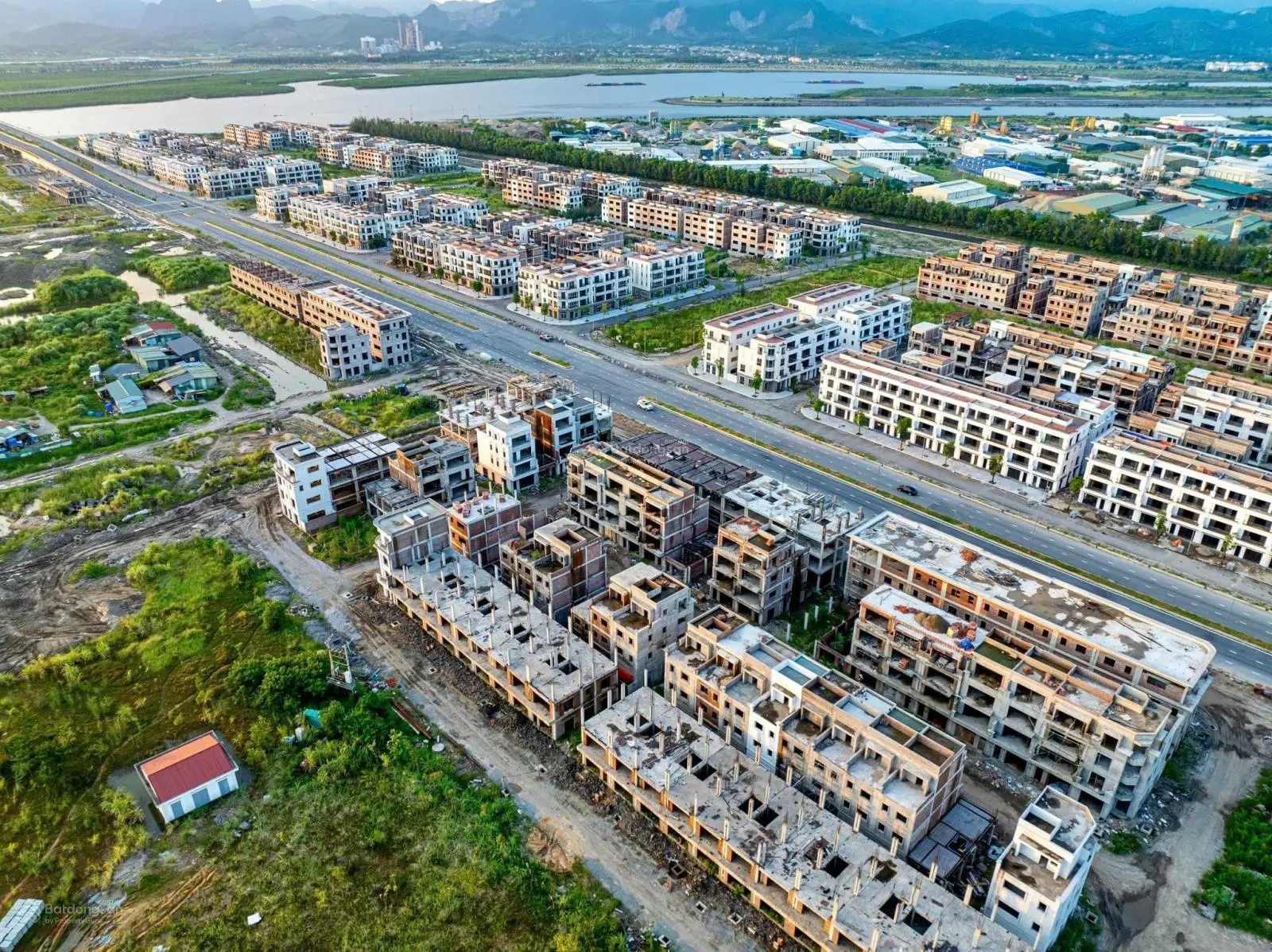 Bán đất shophouse đẹp tại Flc Tropical City Hạ Long, giá 12 triệu / m2, diện tích 75 m2