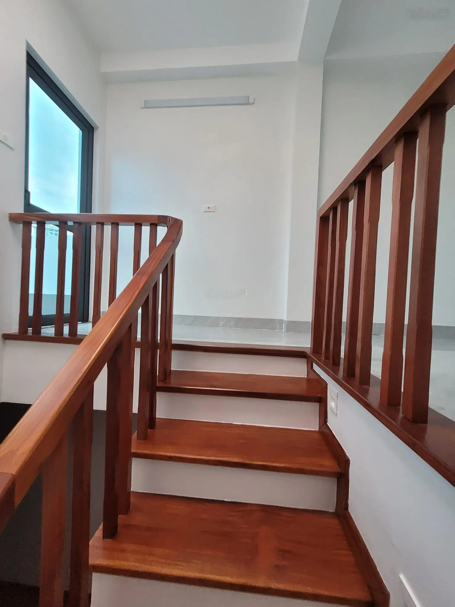 Bán nhà mới Phú Xá, Phú Thượng 40m2 MT 3.5m xây 6 tầng, 8 ngủ , ngõ nông, View Cầu Nhật Tân 7.x tỷ